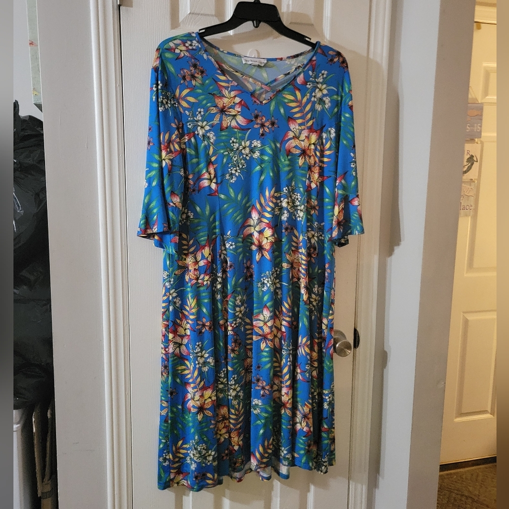 Southern Lady size 1X stretchy dress, great pattern, x-detail at neckline